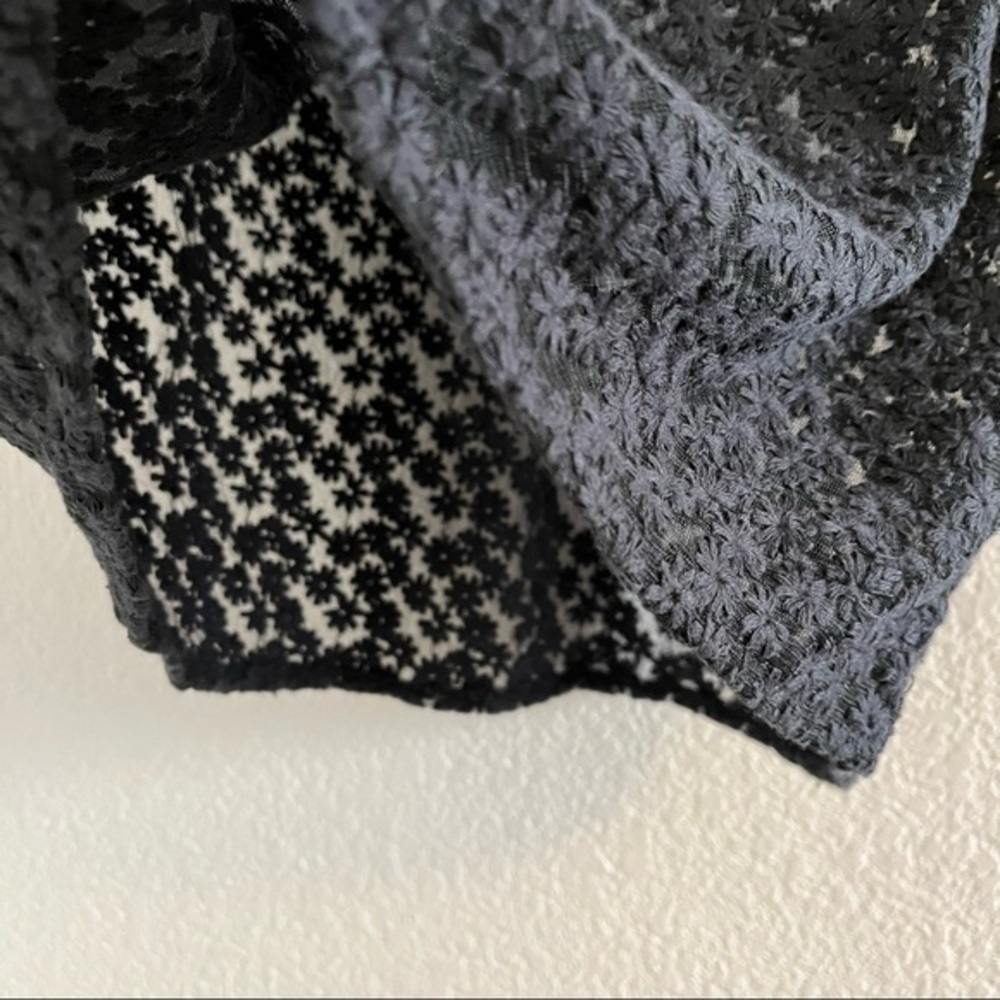COPY - Loft- flower embroidered blouse - Picture 4 of 6